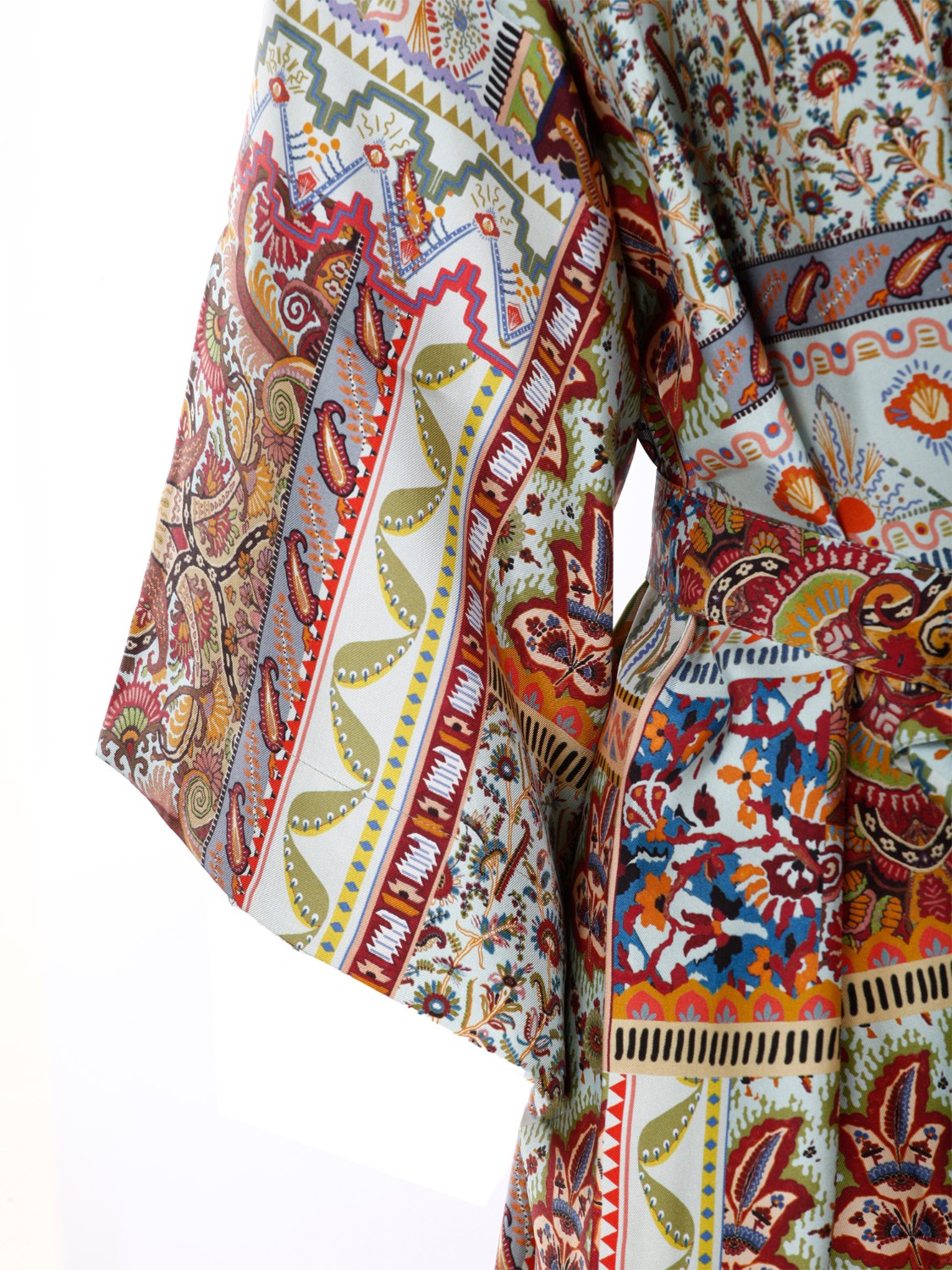 shop ETRO Saldi Soprabito: Etro Kimono in seta, impreziosito da una stampa Paisley floreale.
Maniche a kimono.
Cintura removibile.
Composizione: 100% seta.
Made in Italy.. 16100 1896-0250 number 4505728